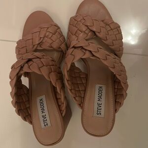 Steve Madden twisted thick heel size 8